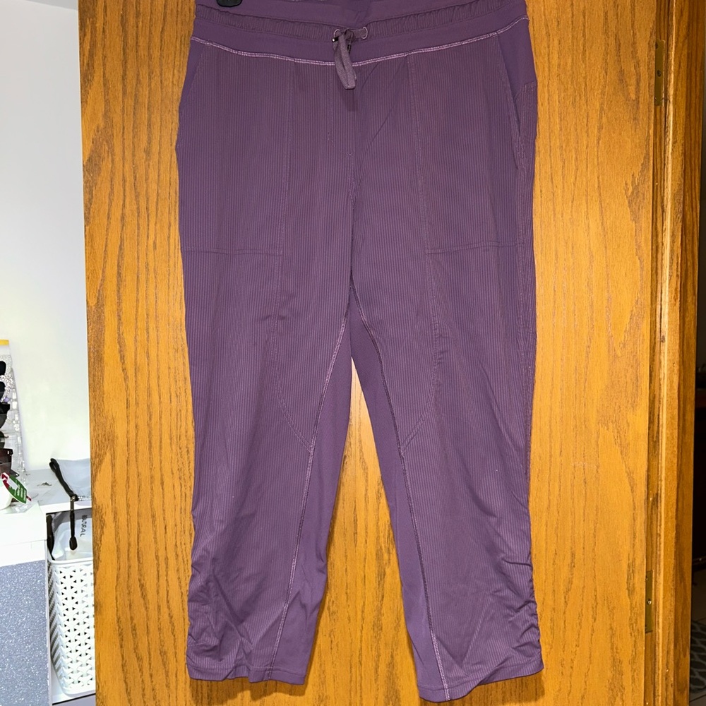 Lululemon dance studio Cropped Pants